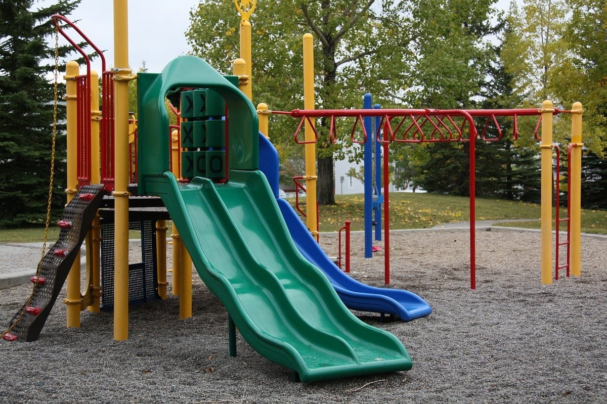Best Playground Surface Material Pea Gravel, Wood Chips, or Rubber Mulch?